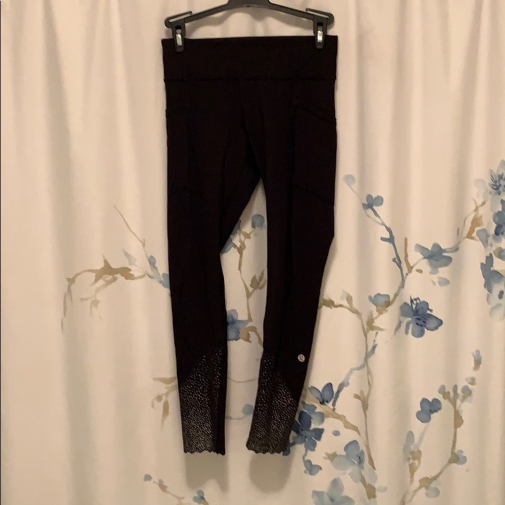 Lululemon black leggings reflecting dots size 4